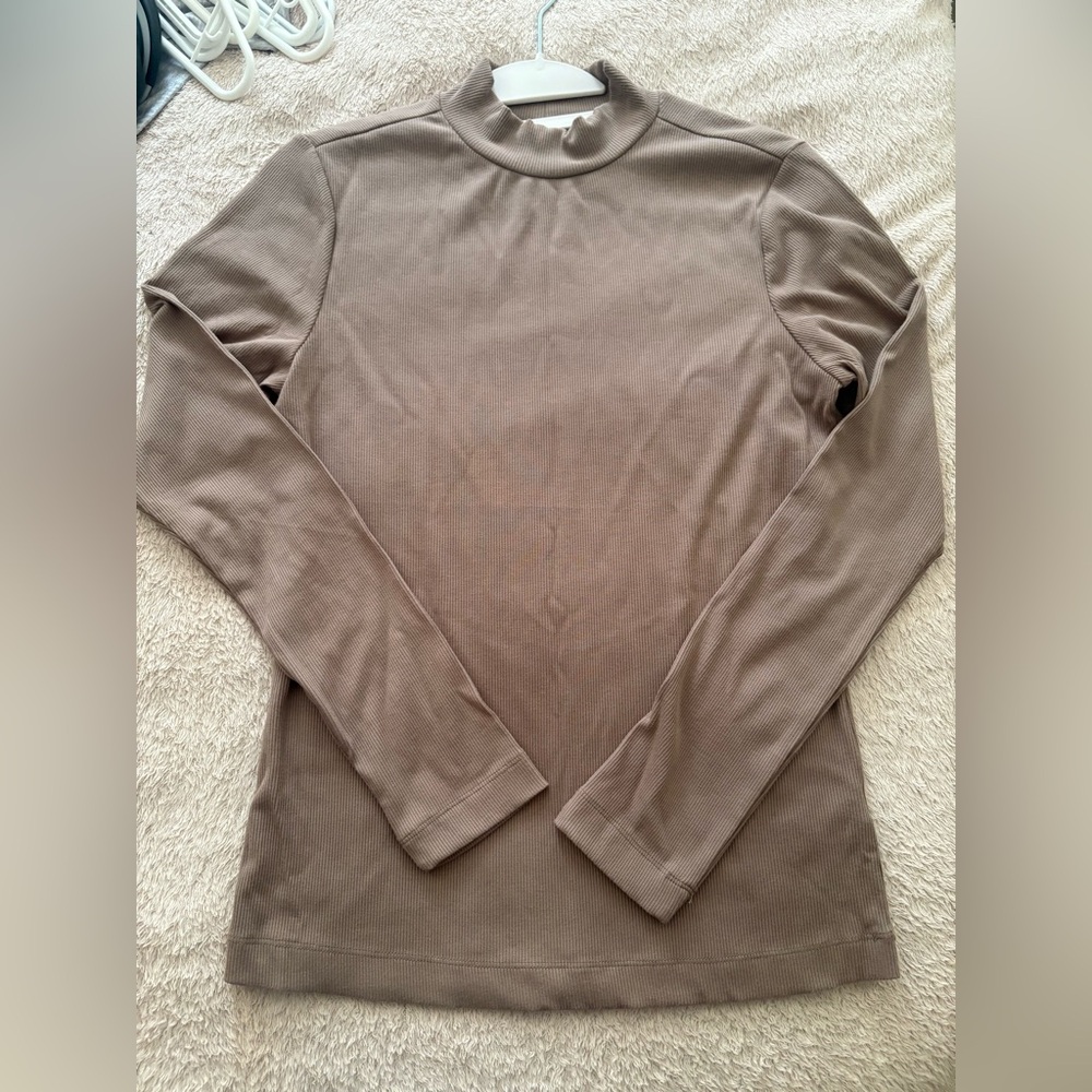 Tahari Ribbed Knit Top in Brown